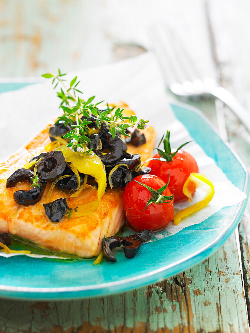 Salmon fillet with black olives and lemon