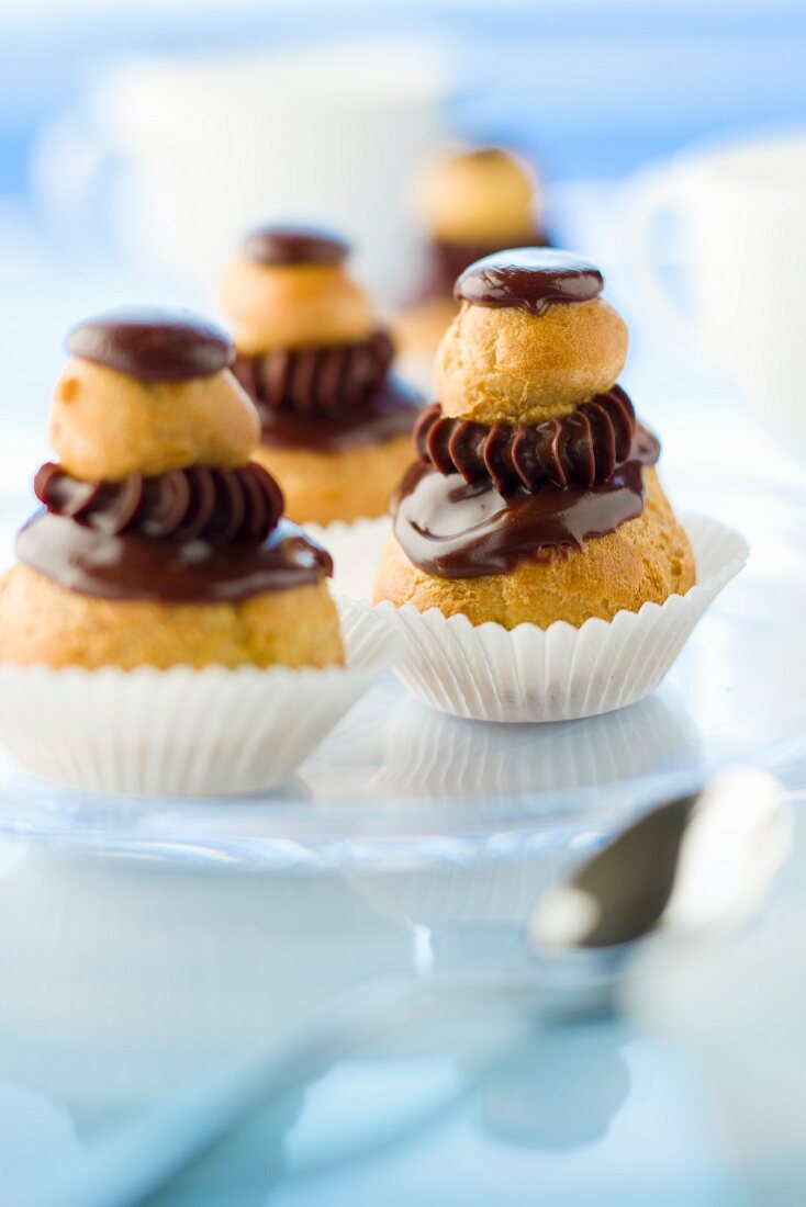 Religieuses au chocolat (Brandteigküchlein mit Schokoglasur, Frankreich)