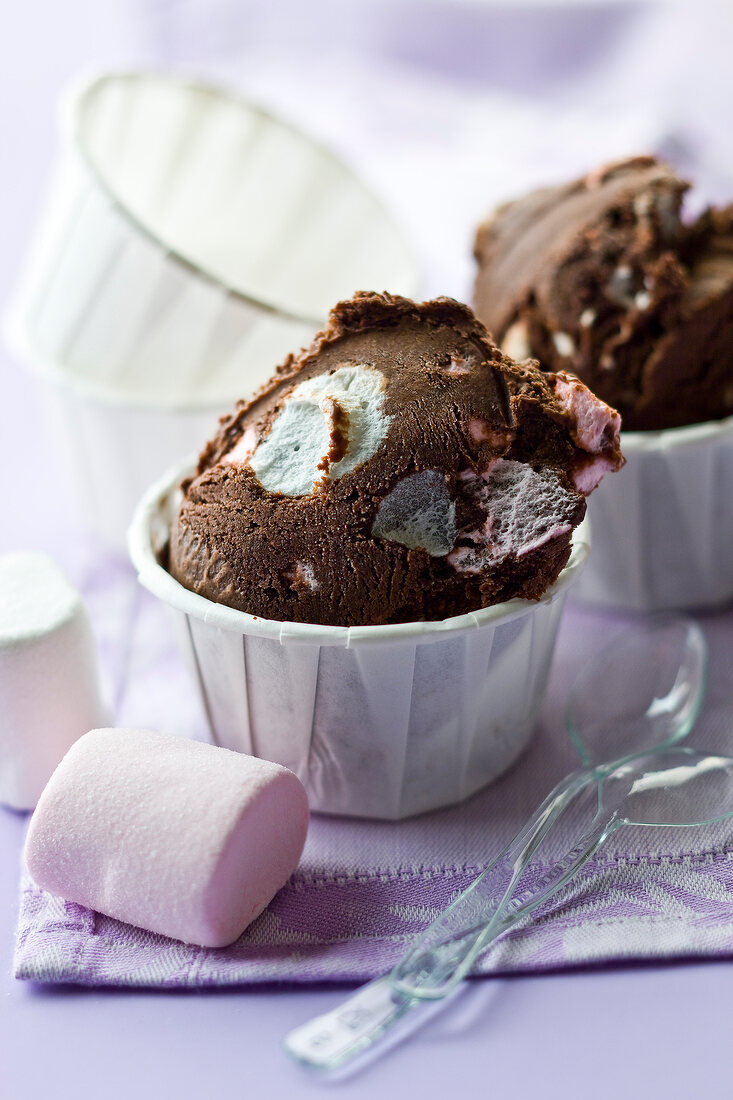 Schokoladen-Marshmallow-Eis