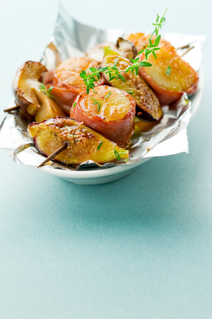 Scallop,bacon and fig brochettes
