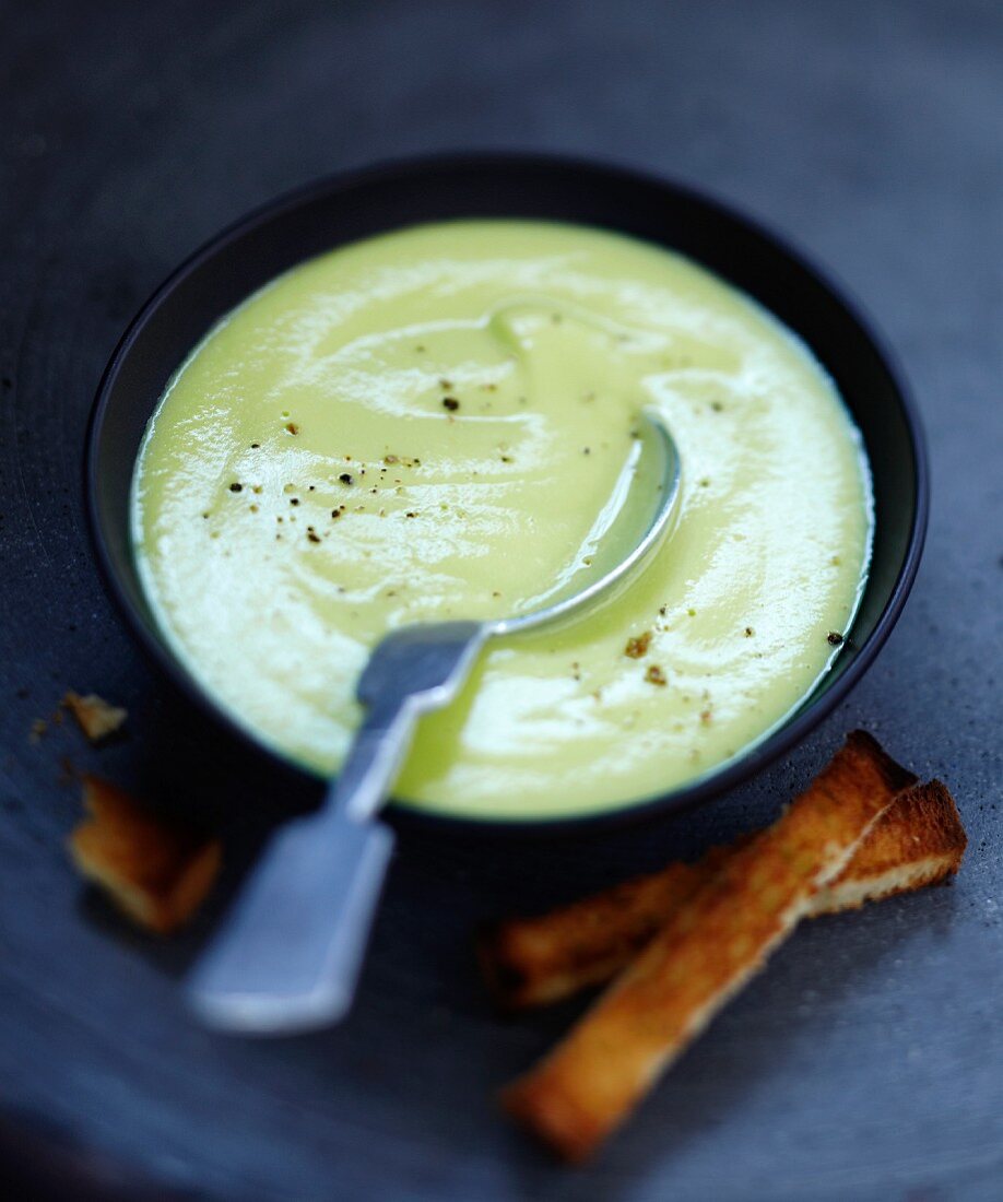 Cream of avocado and ginger soup