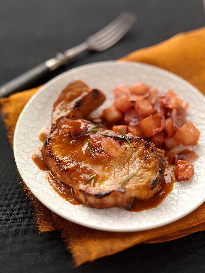 Schweinekotelett mit Paprika-Rübchen