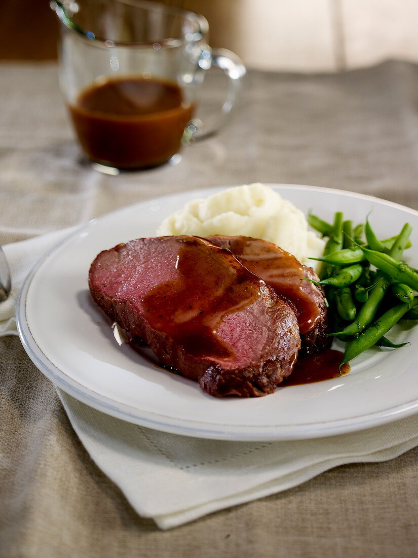 Rinderbraten mit Kartoffelpüree und grünen Bohnen