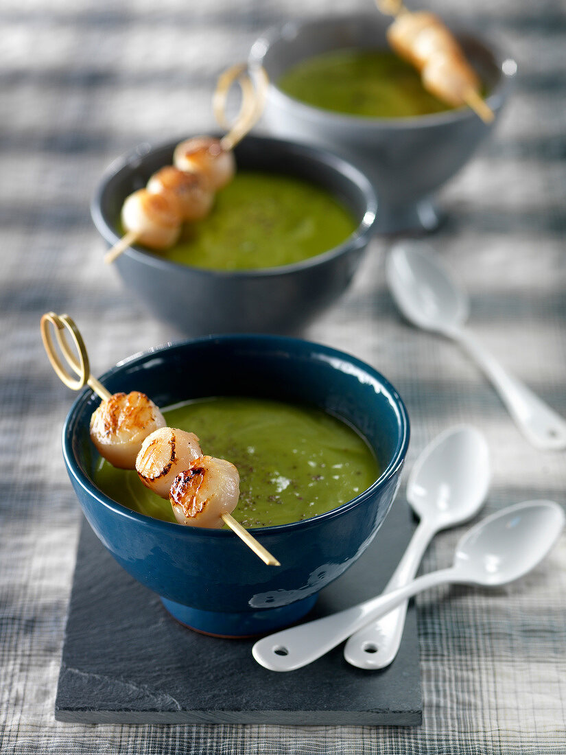 Cream of pea soup with petoncle scallops