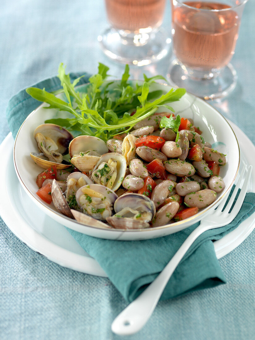 Haricot beans with littleneck clams