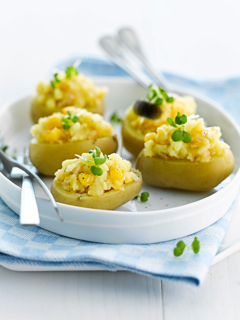 Potaoes stuffed with cheese
