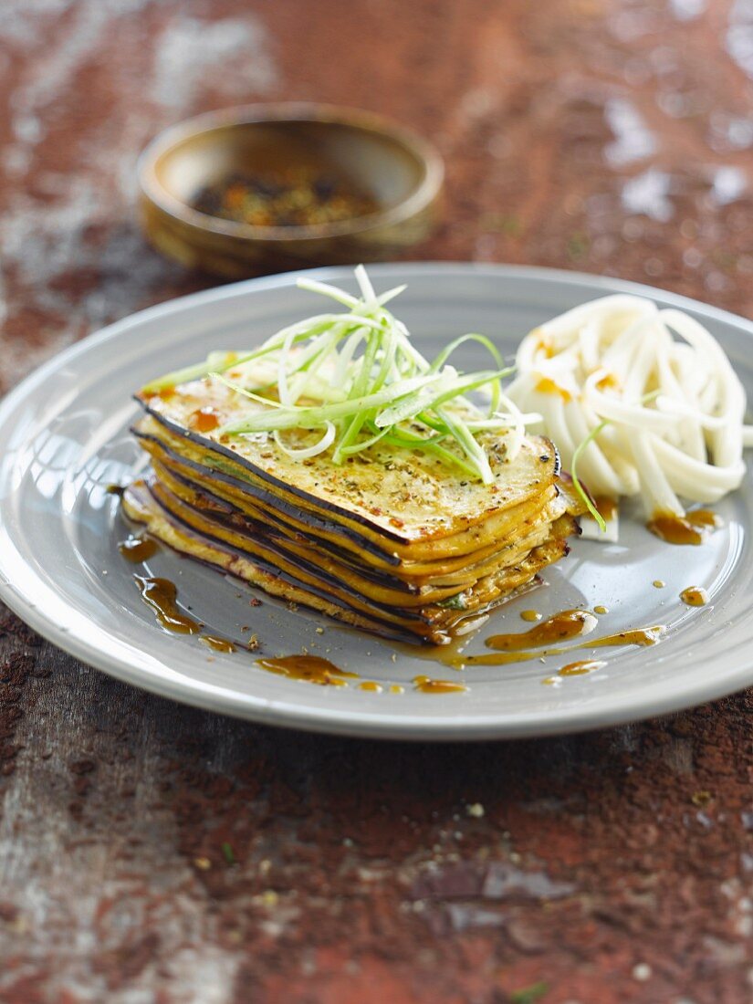 Mille-Feuille mit Aubergine und Tofu