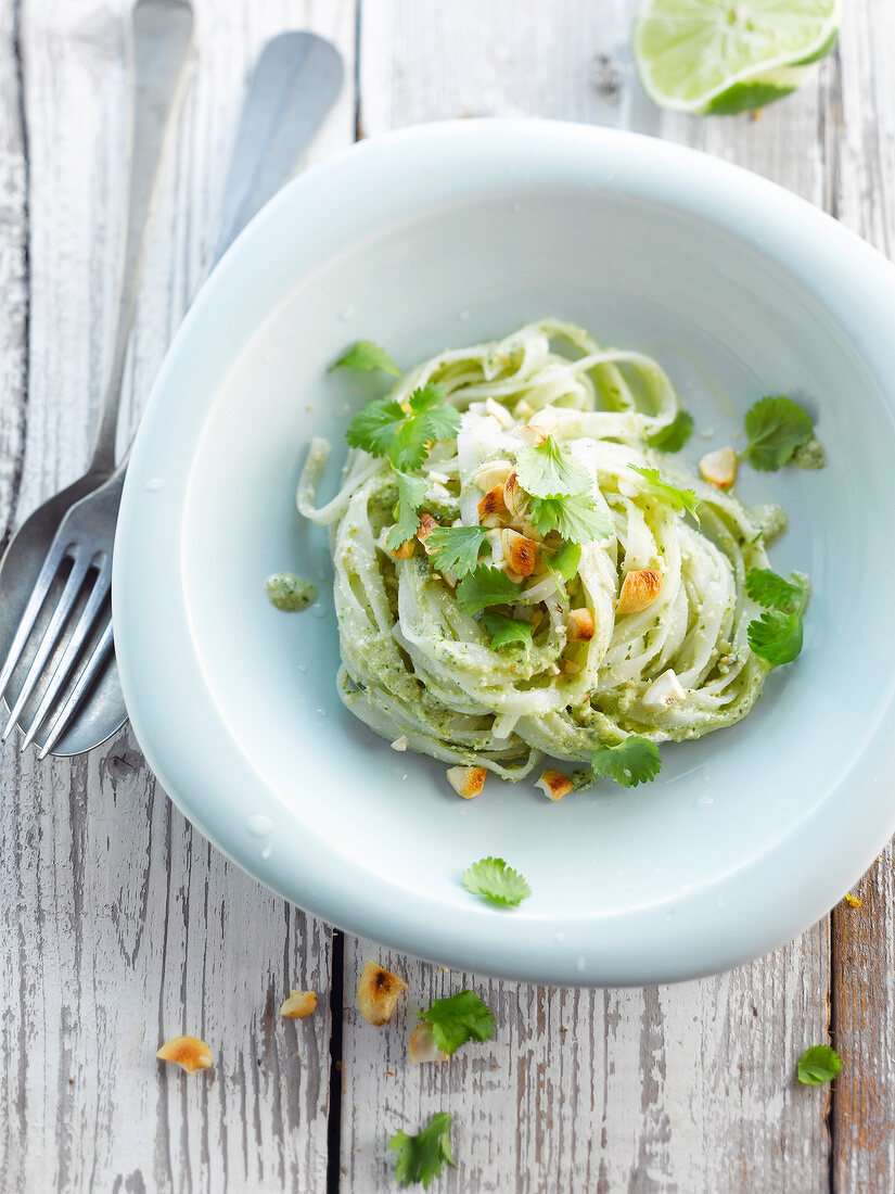 Rice noodles with pesto
