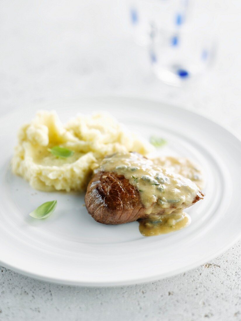 Beef with gorgonzola sauce and mashed potatoes