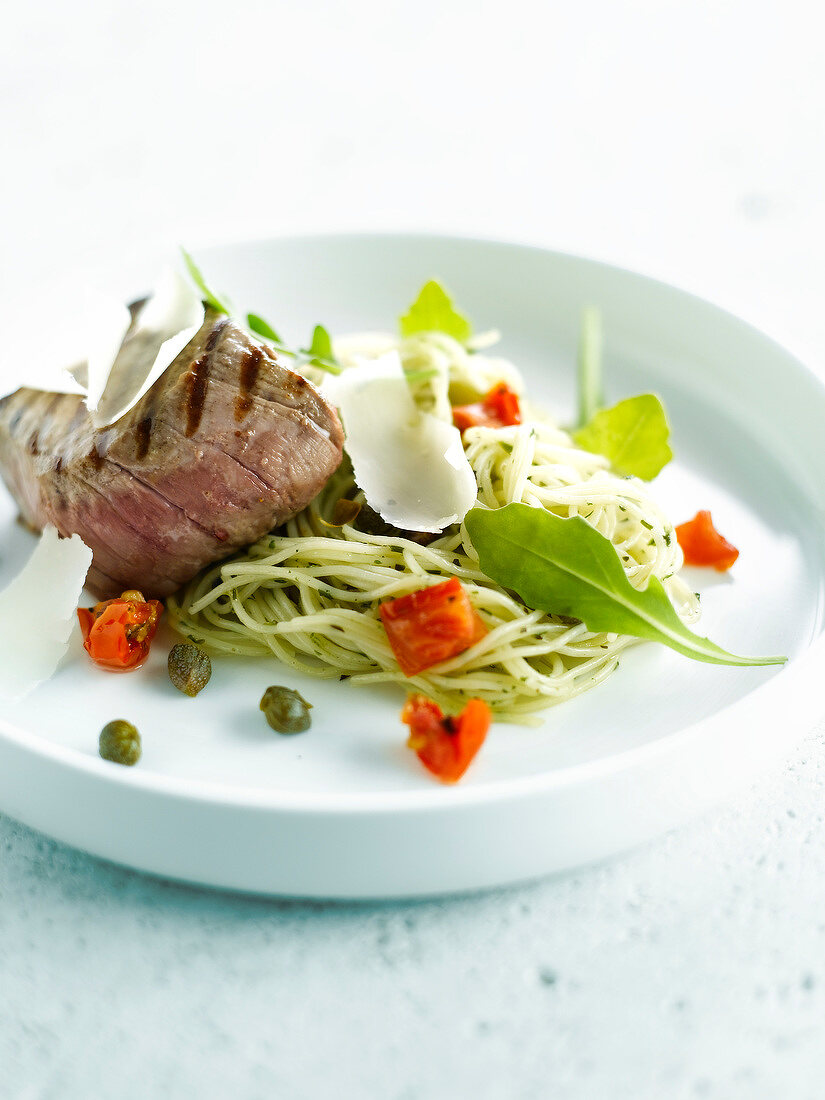 Grilled beef with pasta and pesto
