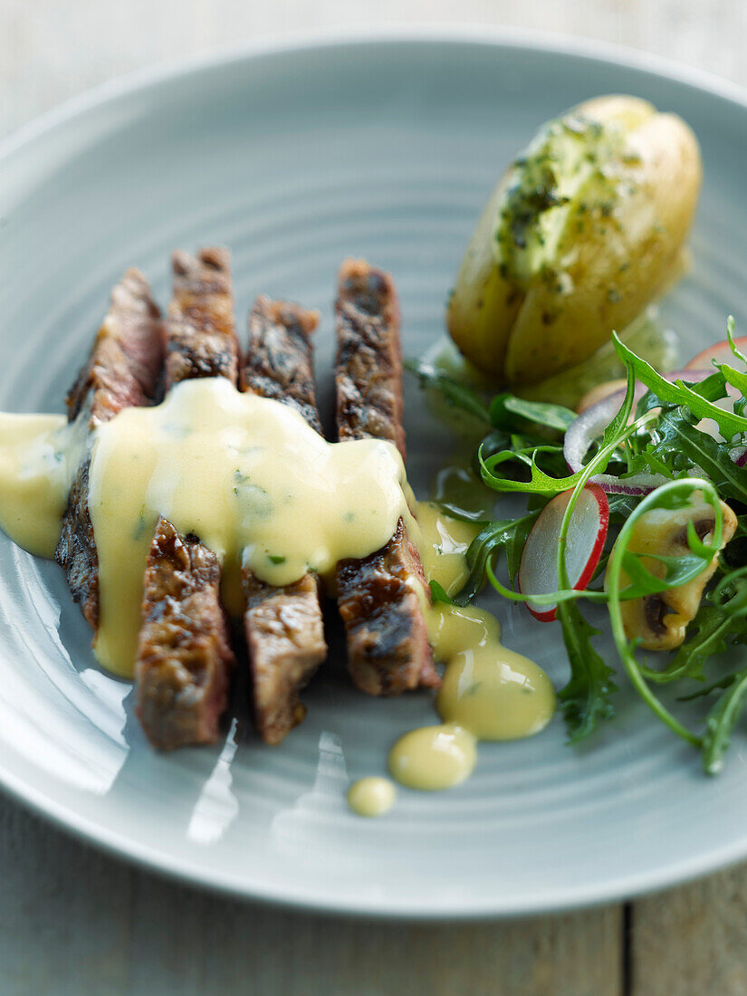 Grilled steak with bearnaise sauce