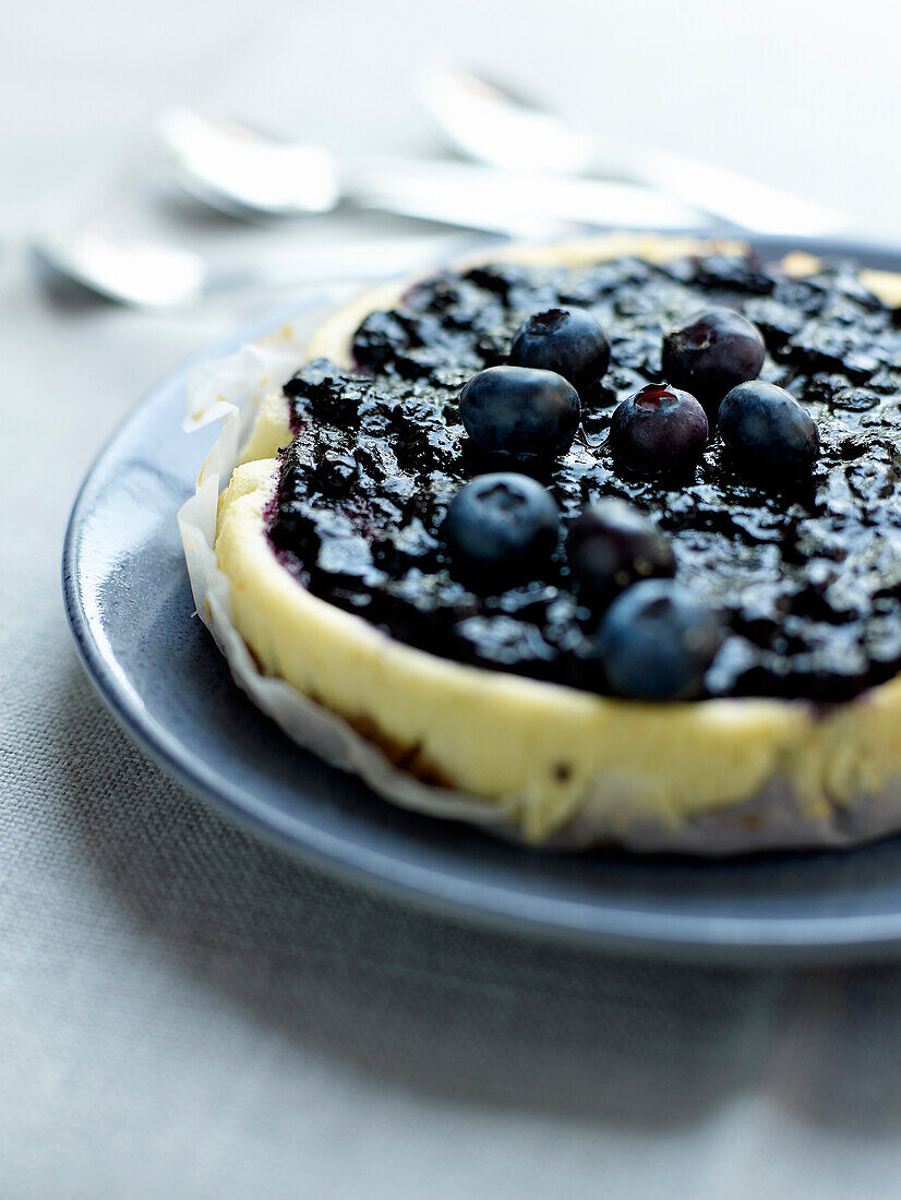 Vanilla cheesecake with bilberries
