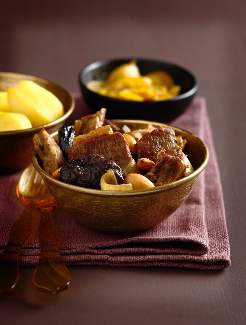 Lamm-Tajine mit Kartoffeln und Zwiebelconfit