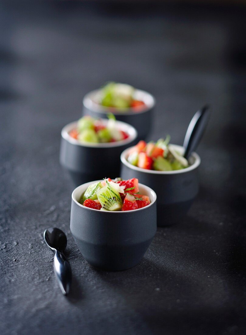 Kiwi-Erdbeer-Salat mit Minze