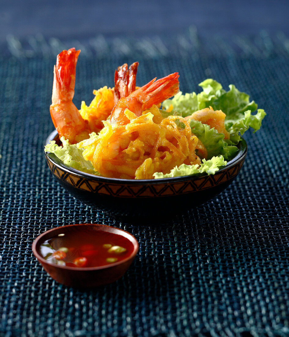 Garnelen- und Süsskartoffel-Tempura mit Dip