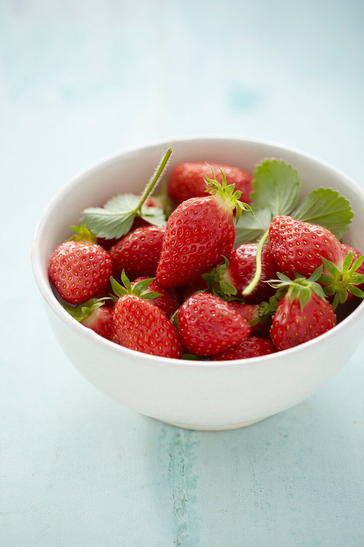 Schälchen mit Erdbeeren