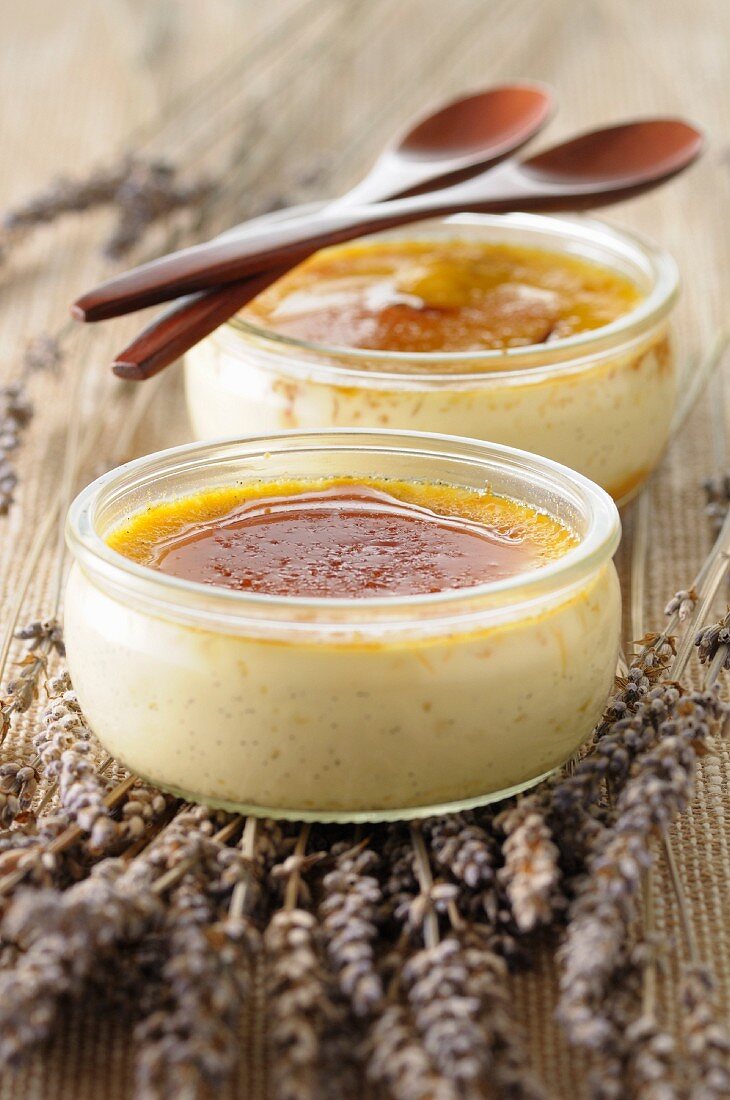 Lavander and vanilla-flavored Crème brûlée