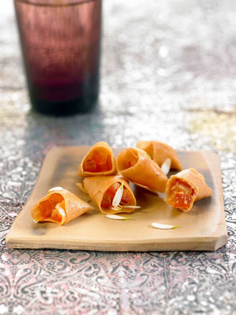 Knusprige Orangenhäppchen mit Orangenblüten