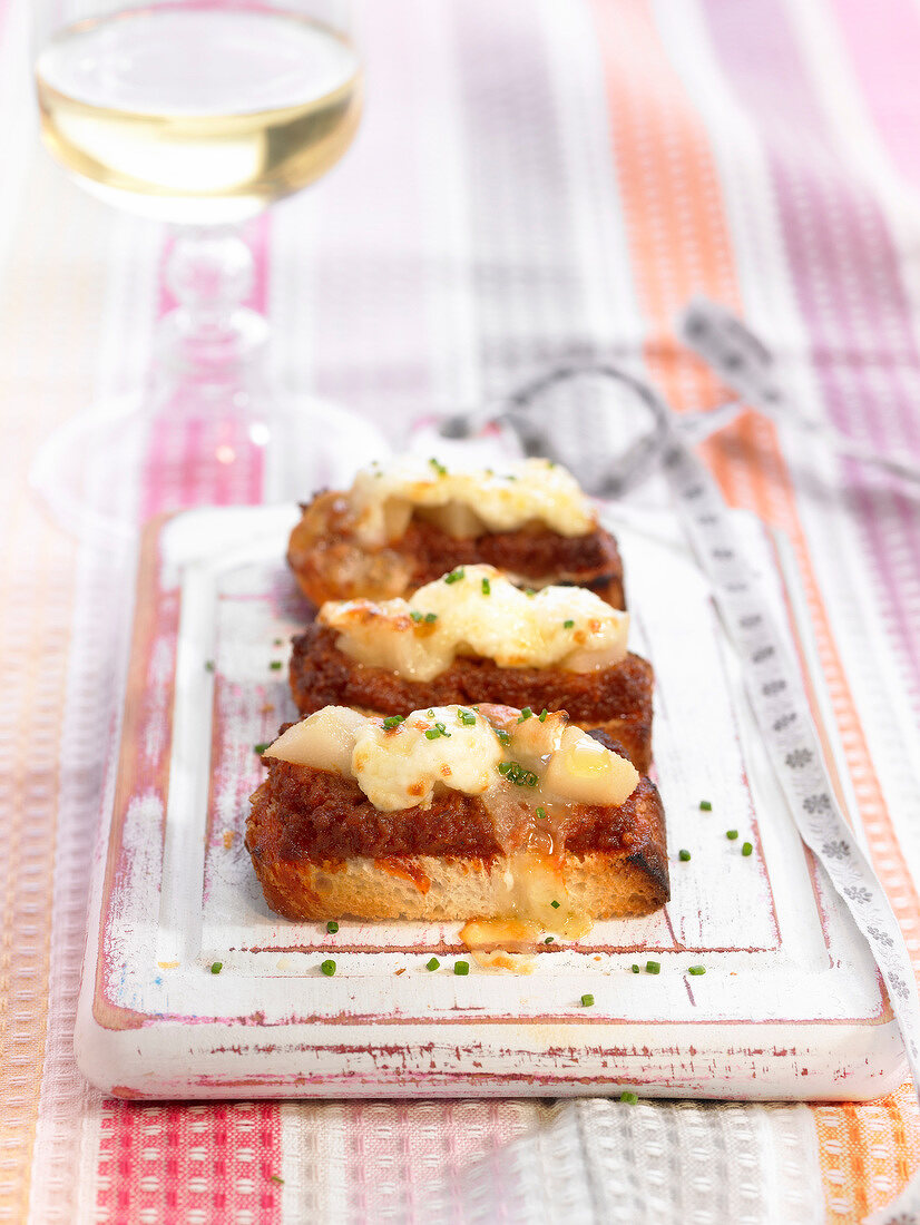 Brotschnittchen mit Sobrasada (katalanische Paprikamettwurst)