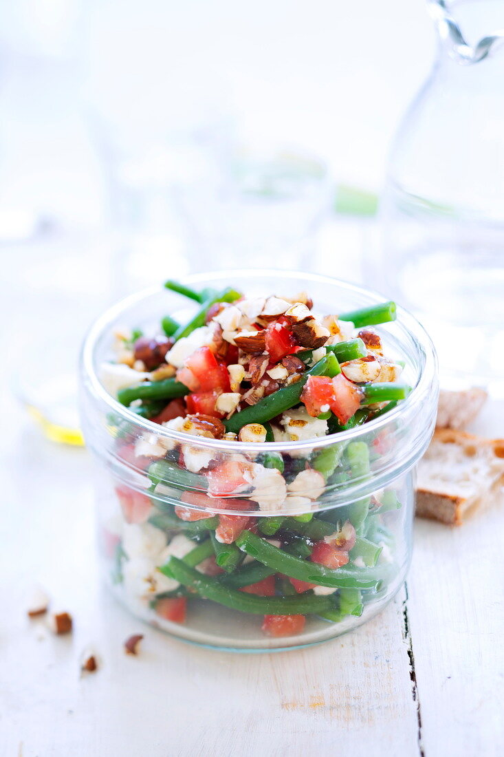 Salat mit grünen Bohnen, Tomaten und Mandeln
