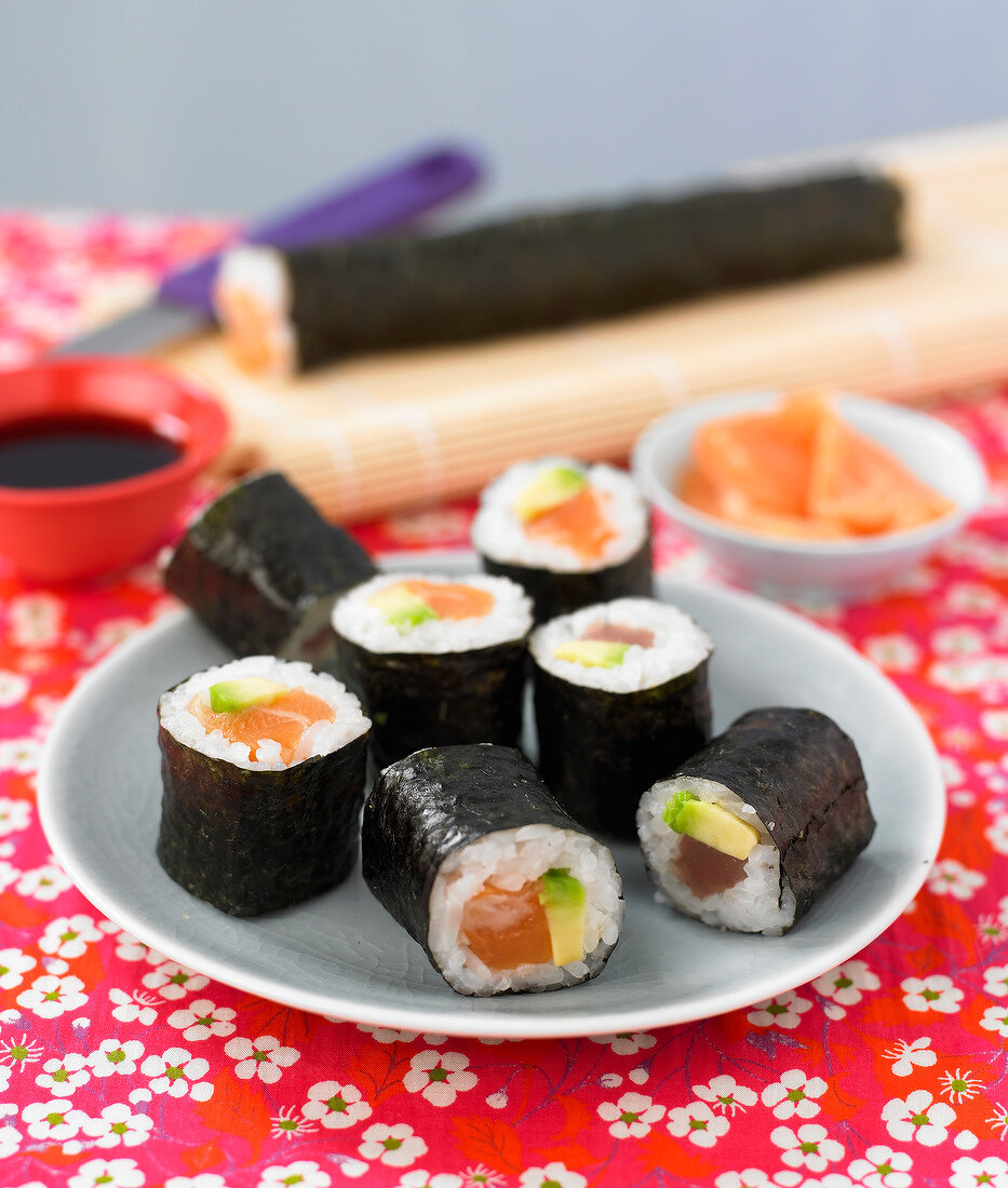 Salmon and tuna makis