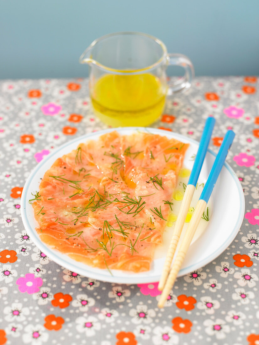 Marinierter Lachs mit Zitrone und Dill