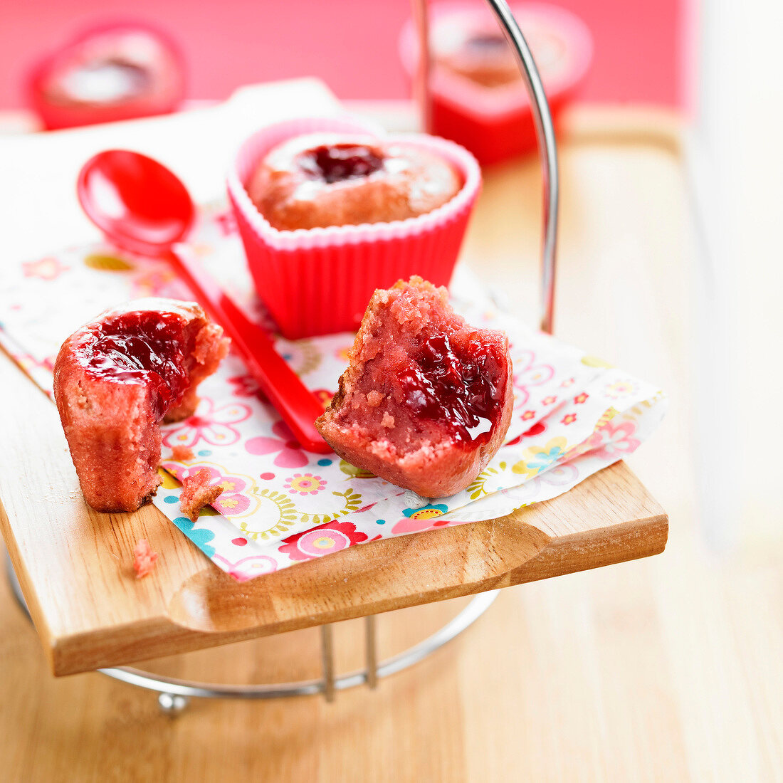 Heart-shaped strawberry jam moist cake