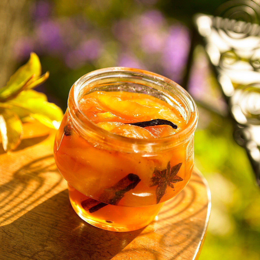 Spicy candied pears in jelly