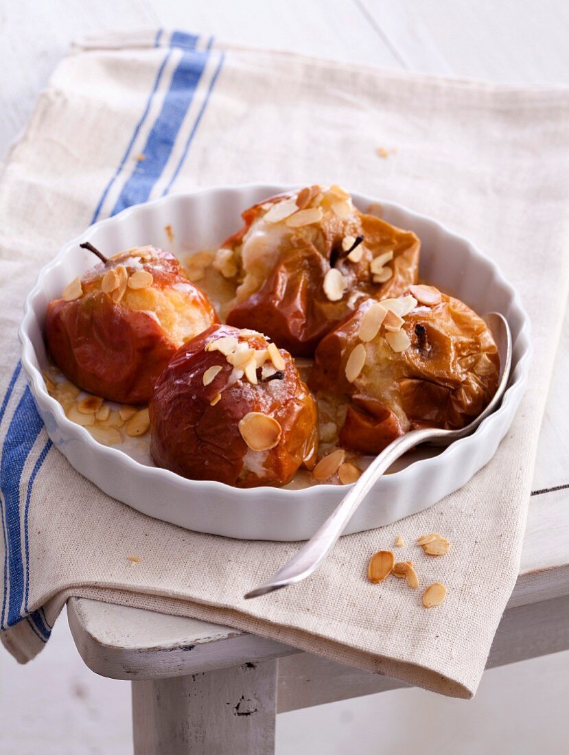 Baked apples with thinly sliced almonds