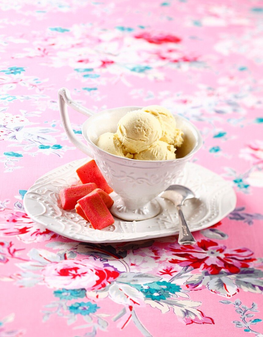 Almond milk ice cream and raspberry Financiers