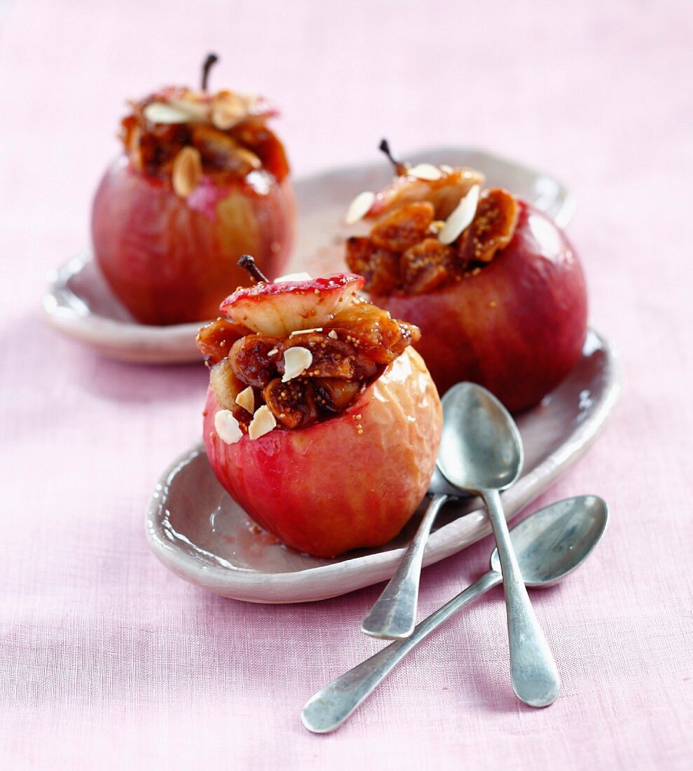 Baked apples filled with figs and almonds