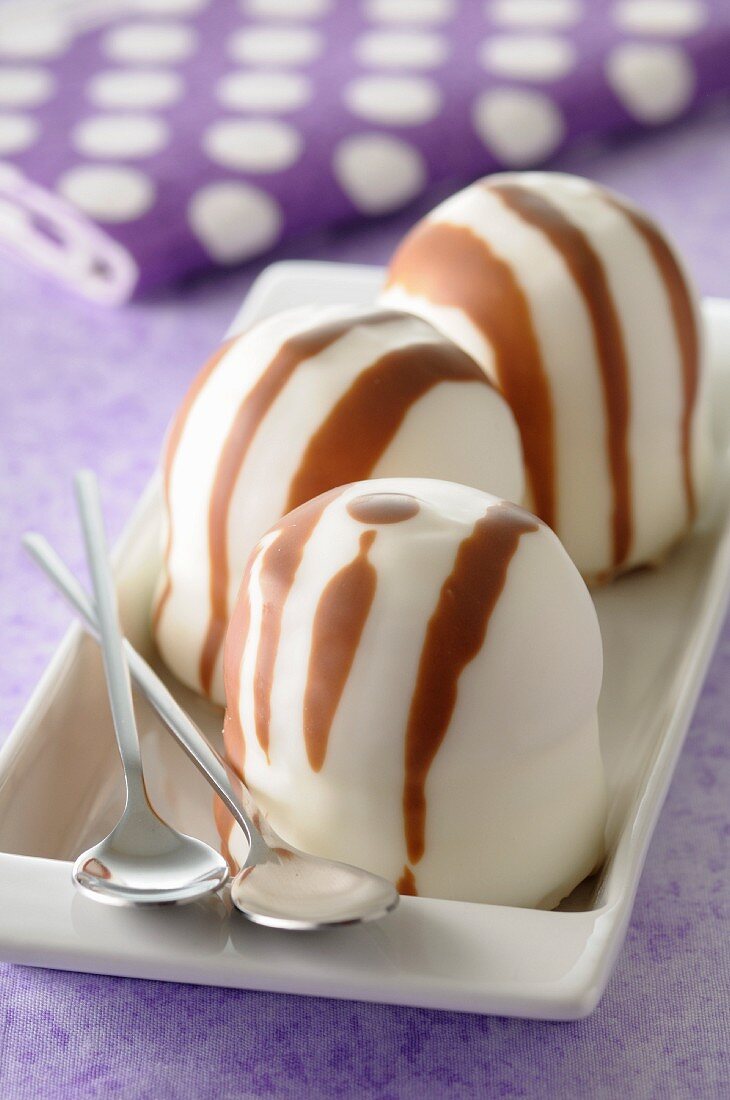 White chocolate meringue desserts