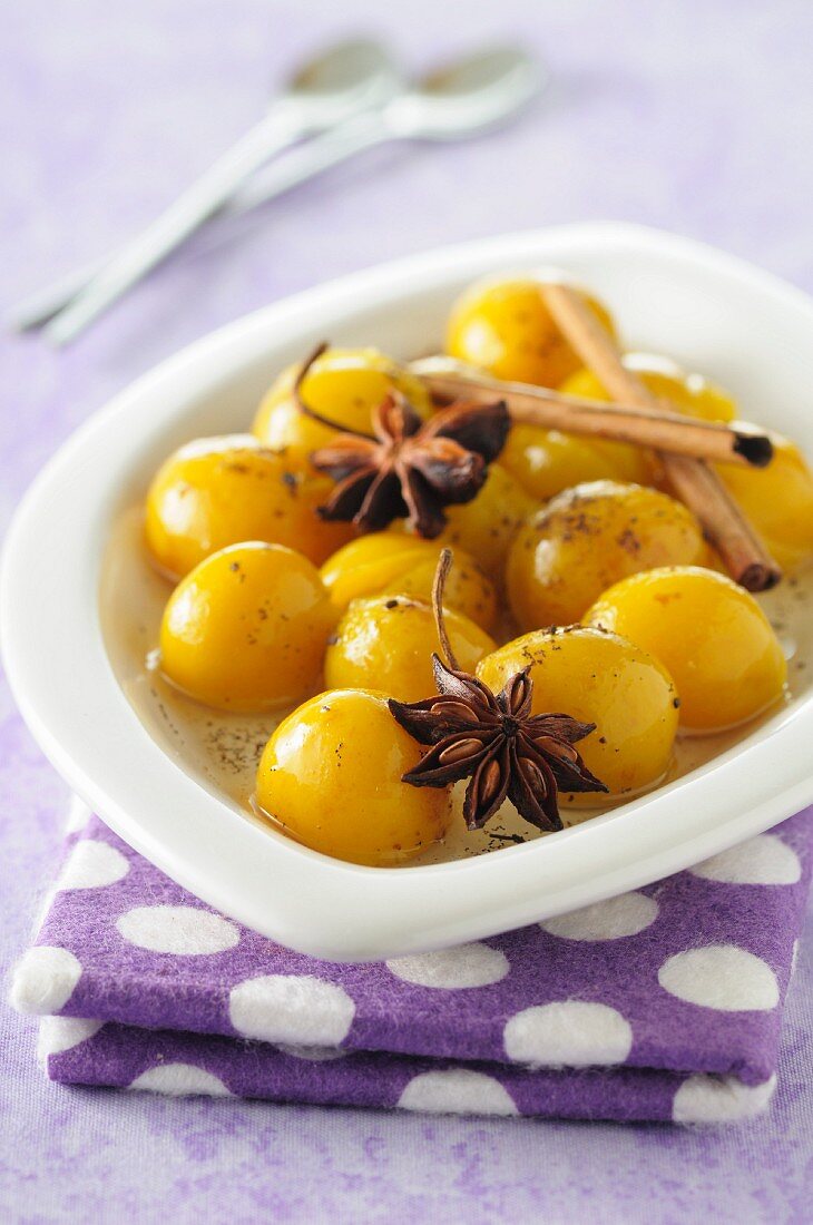 Spicy mirabelle plums in syrup