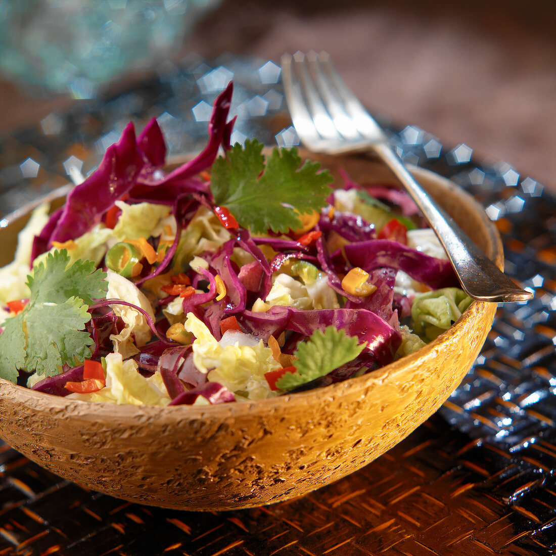 Rotkohlsalat mit Paprikaschoten und Koriander