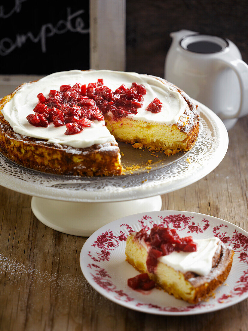 Cheesecake with diced pears stewed in red wine