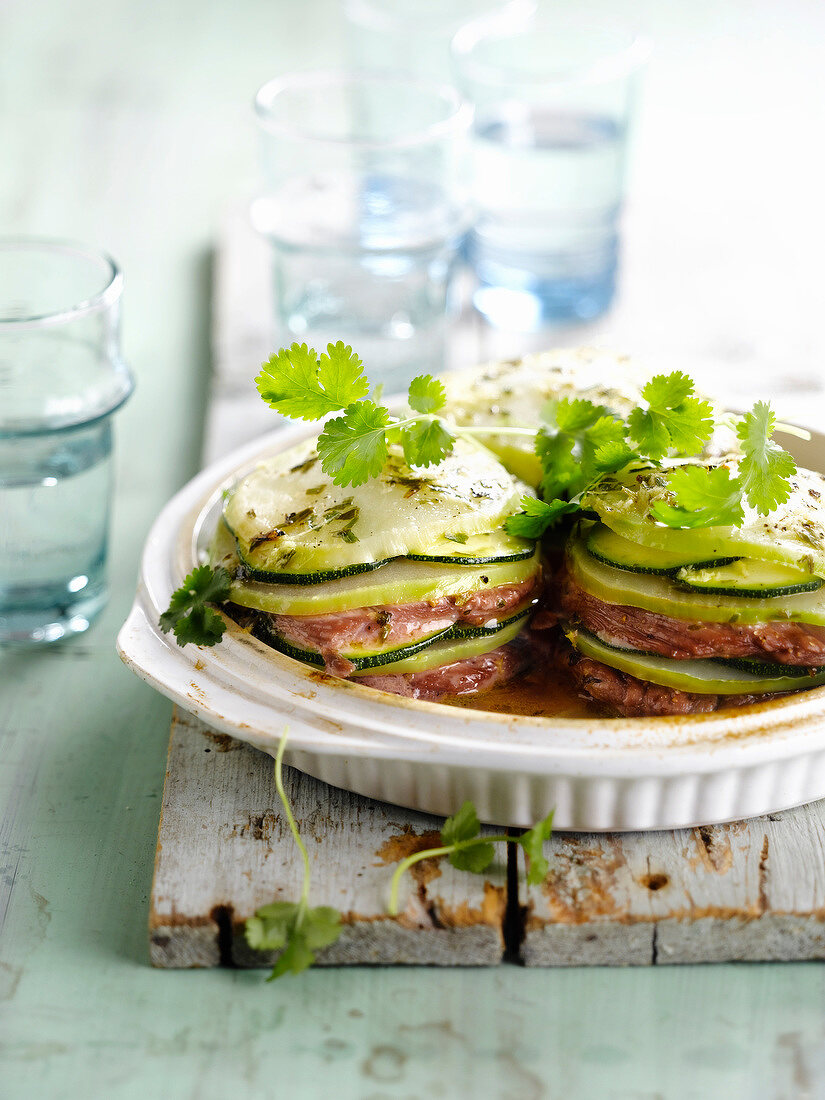 Zucchinitürmchen mit Rinderfilet und Kohlrabi