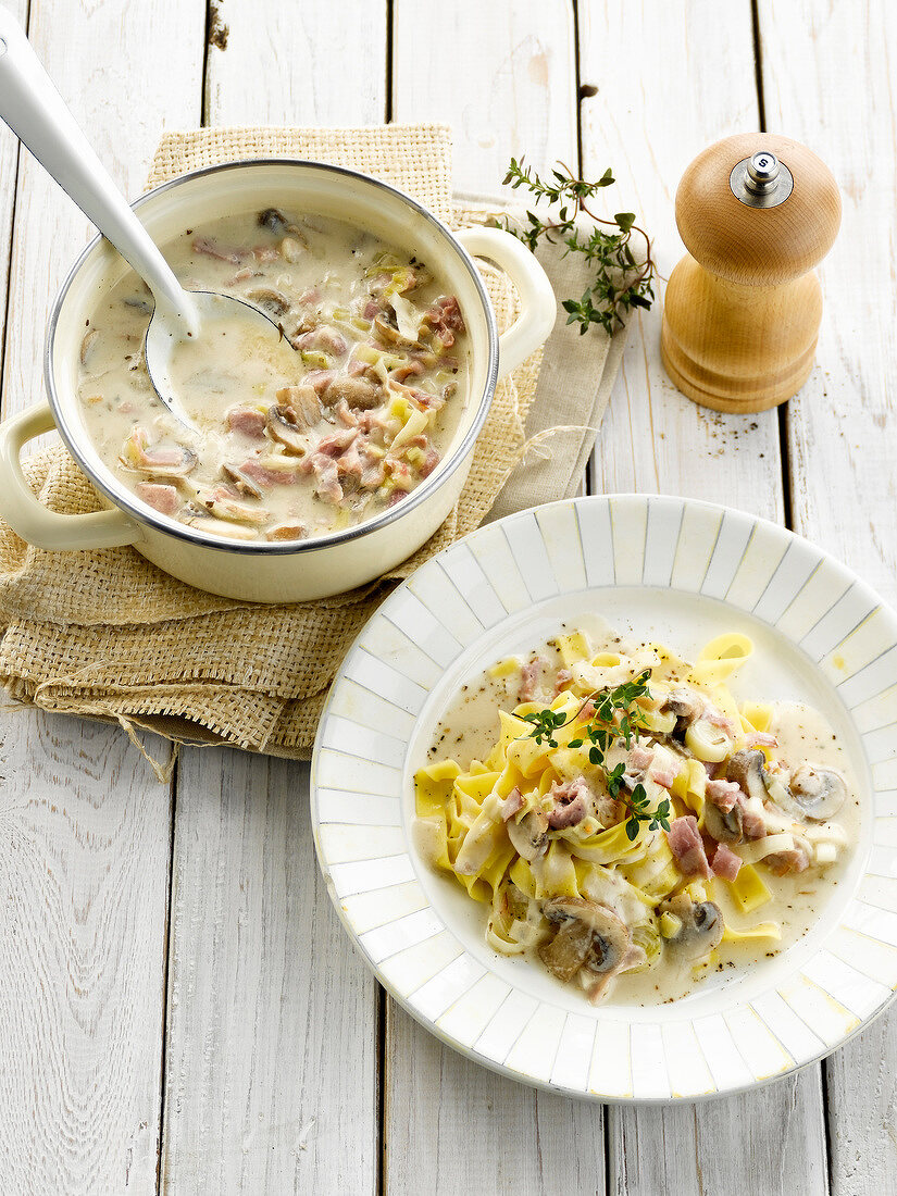 Tagliatelles with ham,mushrooms and chicory