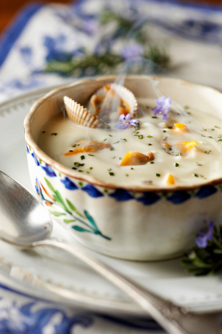 Blumenkohl-Cremesuppe mit Herzmuscheln