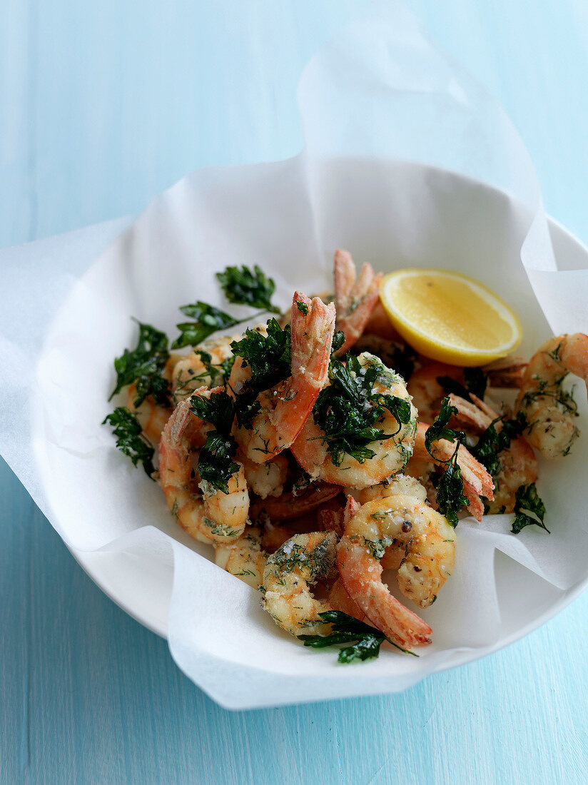 Shrimps with parsley and coarse salt
