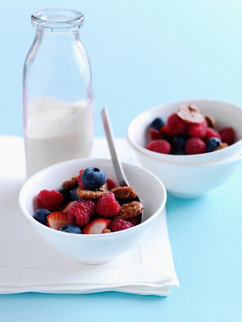 Cereals with fresh summer fruit