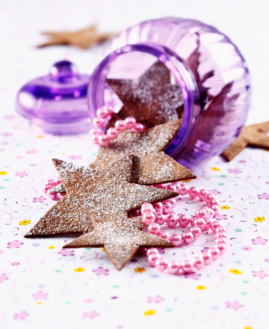 Spicy chocolate star-shaped shortbread cookies