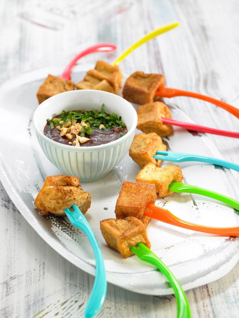 Frittierter Tofu mit Rote-Bete-Sauce