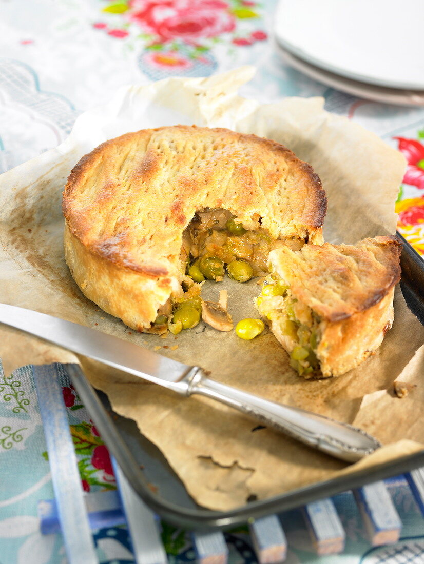 Herzhafter Kuchen mit Pilzen und Saubohnen