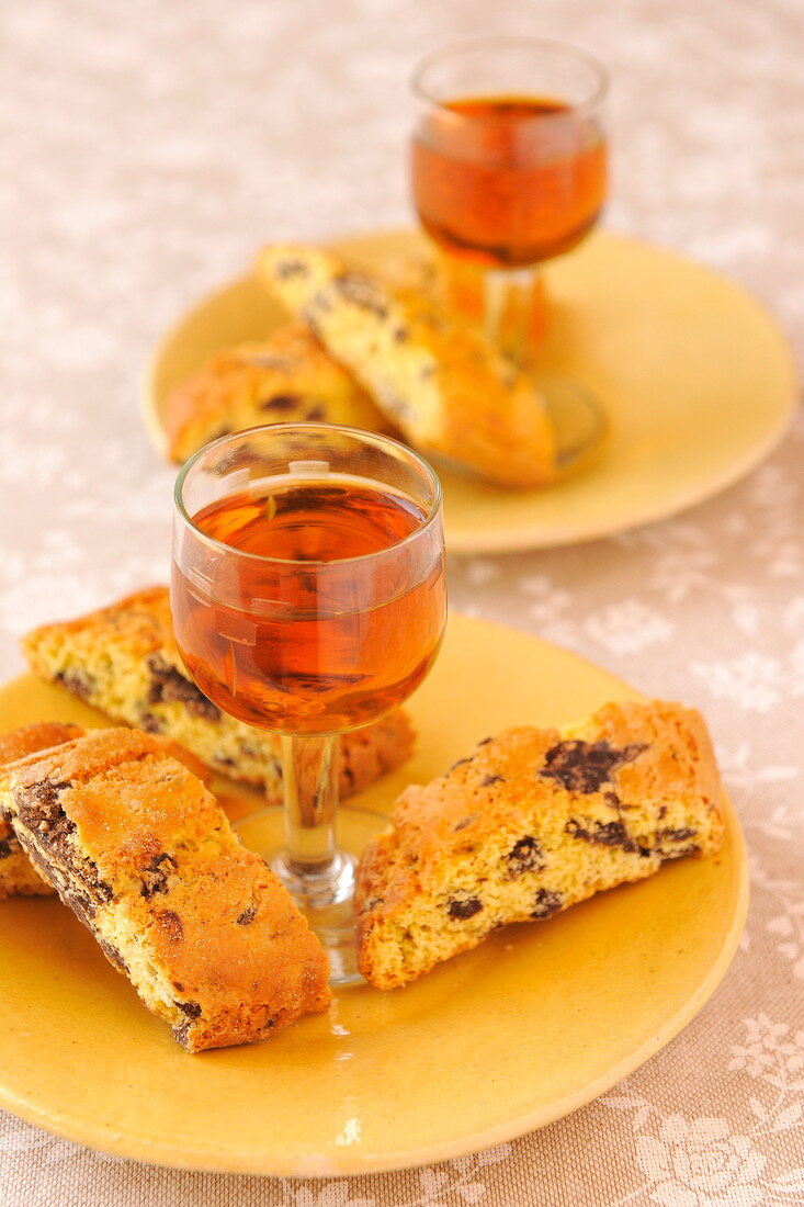 Glasses of Santo wine and Cantucci