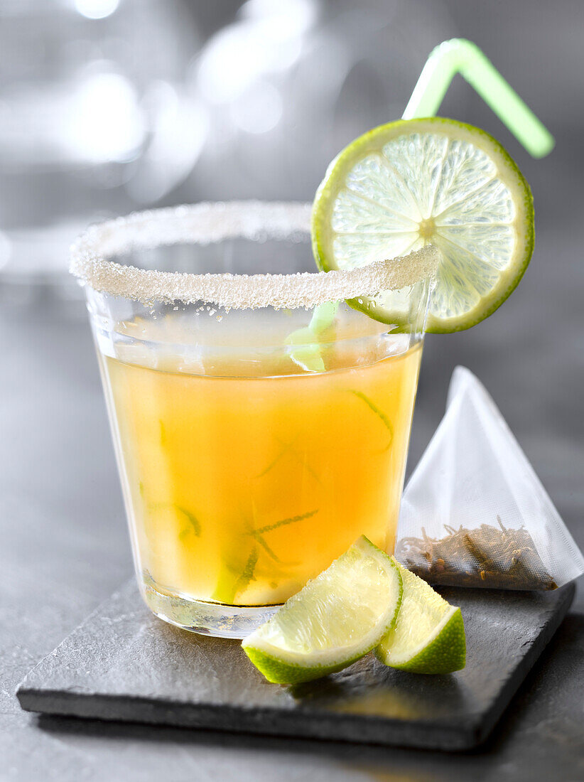 Darjeeling-Tee-Cocktail mit Ingwer und Limette