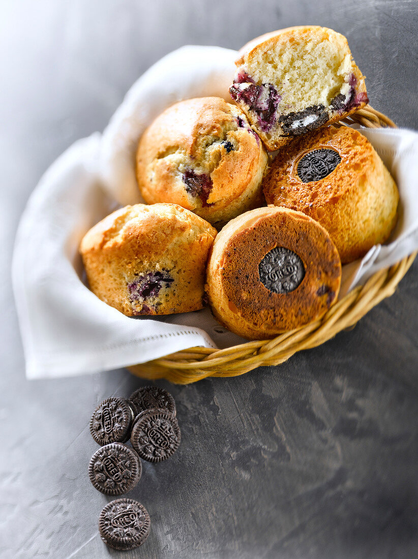 Mini Oréo biscuit and summer fruit muffins