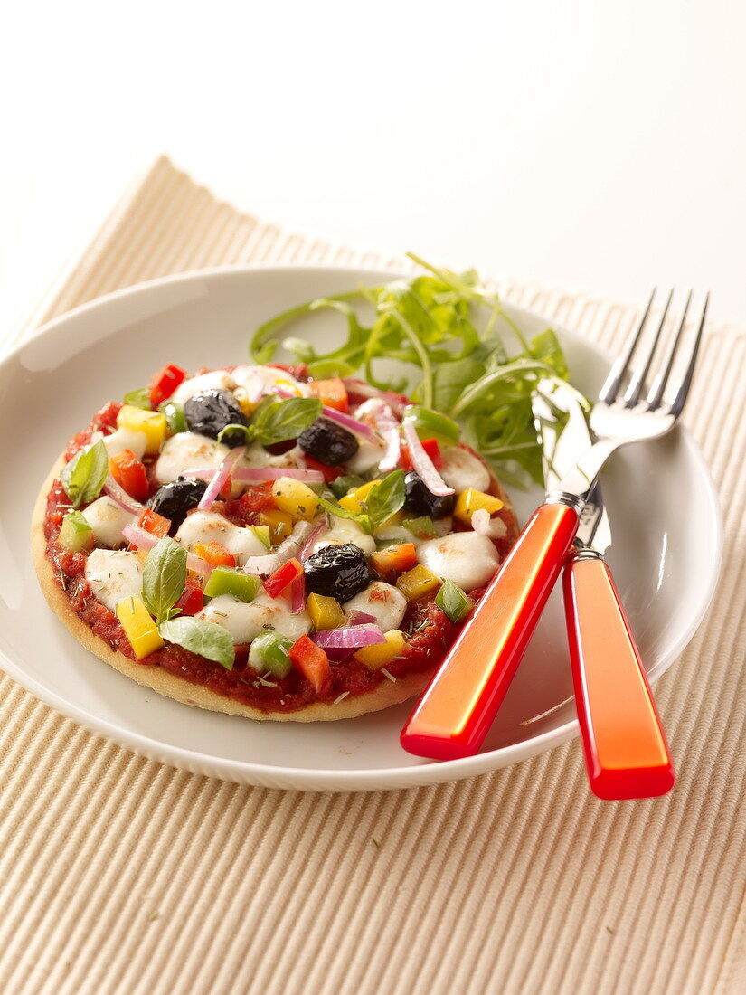 Vegetable and mozzarella mini pizza