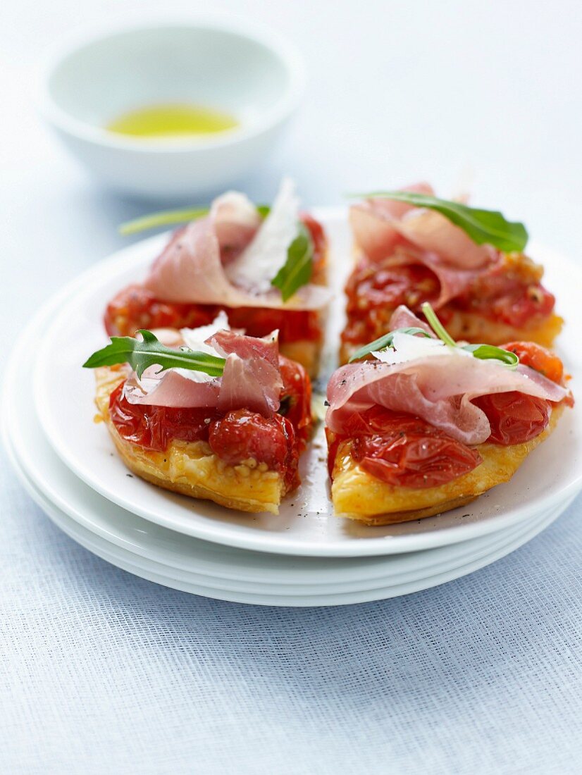 Tomato tatin topped with Aoste ham