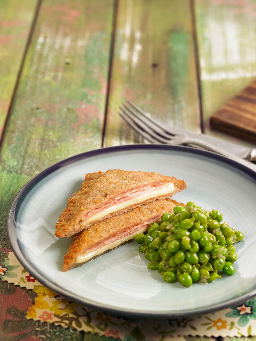 Stuffed breaded pork with peas