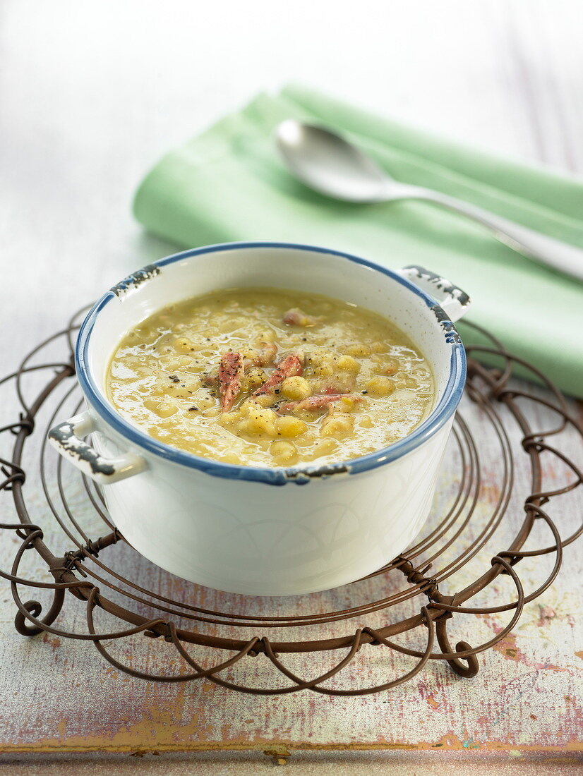 Chickpea soup with streaky bacon